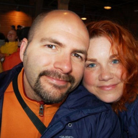 Meet your Poshers, Jez & Shannon - Picture 1 of 4